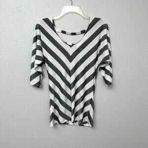 White House Black Market White and Silver Chevron Top